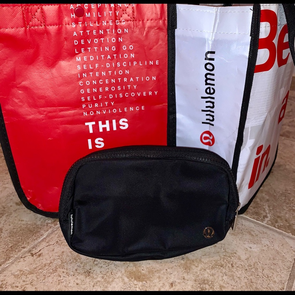 NWT LULULEMON BLACK EVERYWHERE BELT BAG